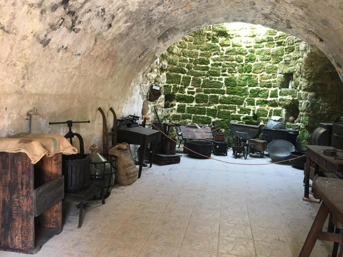 « Chez Annie » Bed & Breakfast Doue-la-Fontaine Bagian luar foto