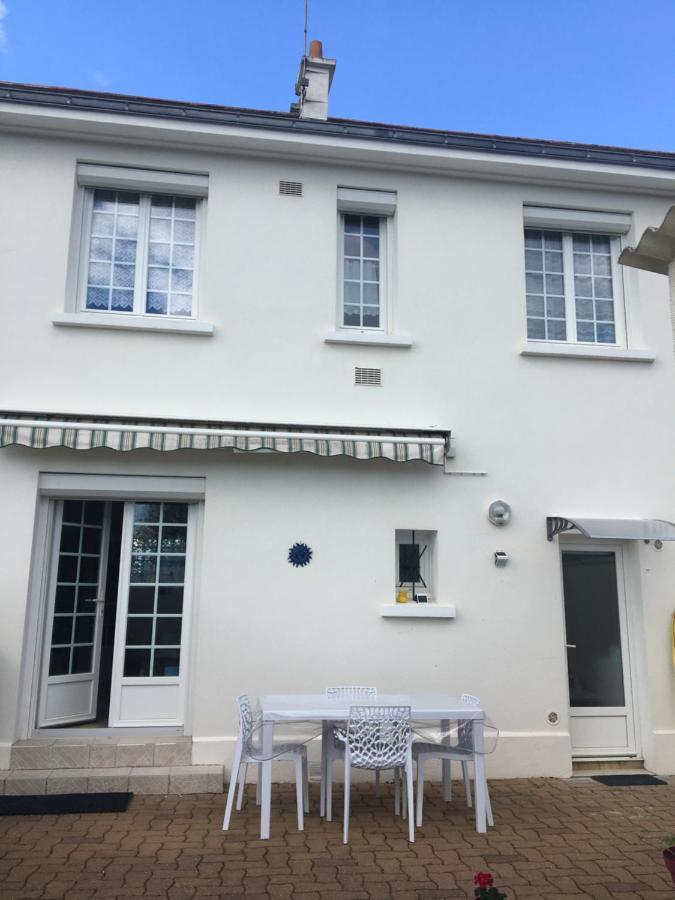 « Chez Annie » Bed & Breakfast Doue-la-Fontaine Bagian luar foto