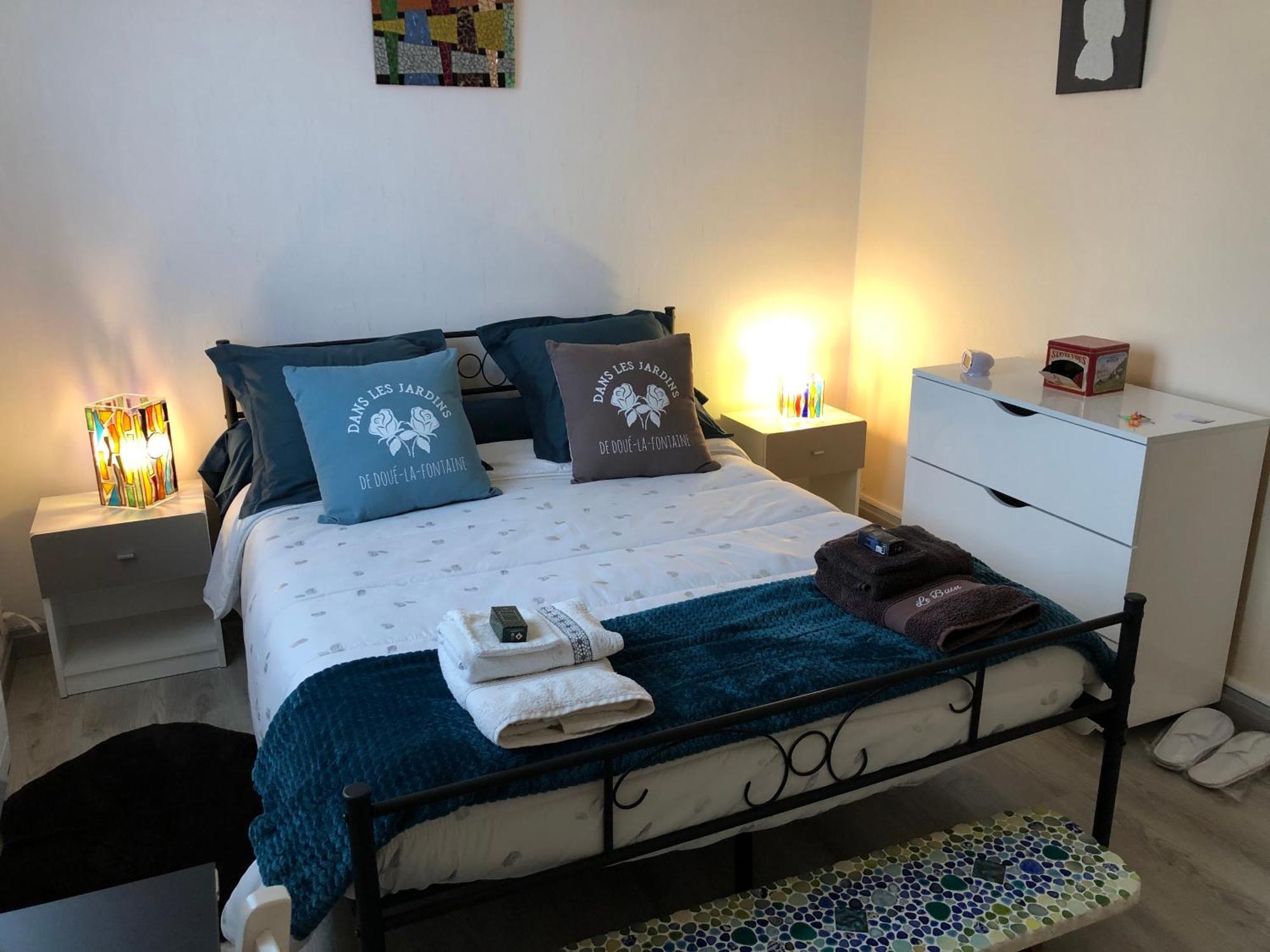 « Chez Annie » Bed & Breakfast Doue-la-Fontaine Bagian luar foto